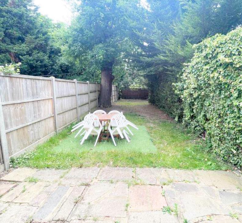 The Fairway, Mill Hill